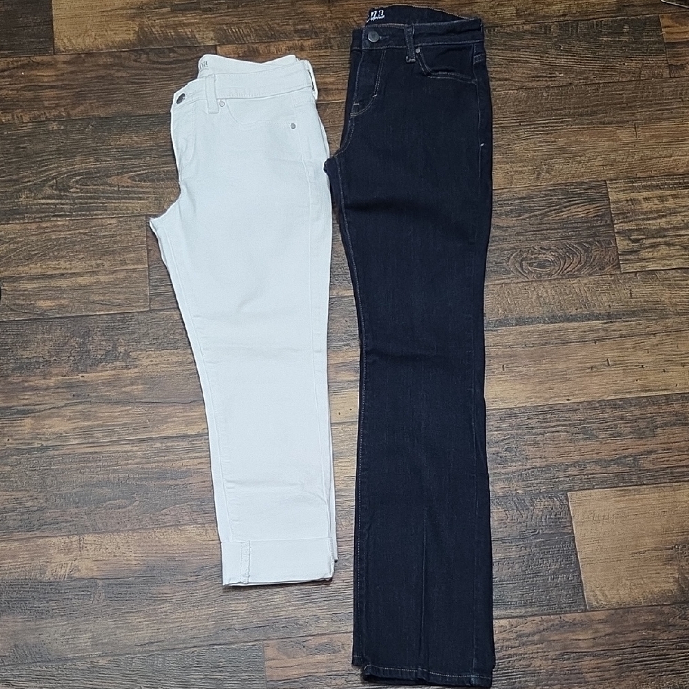 2 Pair Of a.n.a Women's Skinny Jeans in Black and White